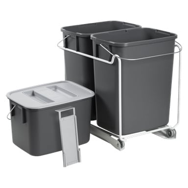 Tre grå plastbehållare från Nordiska Plast Extendable Waste Sorting Set visas, med två behållare placerade i en vit metallrullram och en separat behållare med ett handtagslock. Setet är avsett för effektiv organisering av avfall eller återvinning i hem- eller kontorsmiljöer.