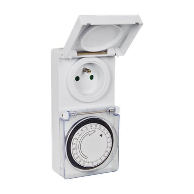Timer Anslut Outdoor wyposażony jest w biały elektryczny przełącznik timera z okrągłym analogowym wyświetlaczem zegara, otwartą osłoną ochronną oraz gniazdko elektryczne umieszczone nad timerem.