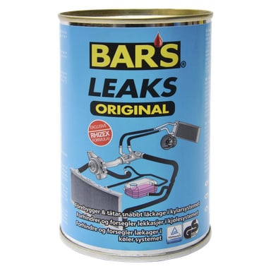 En burk Bars Radiator Sealant Original visas mot en blå bakgrund med diagram som illustrerar bilens kylsystem. Texten förklarar att produkten används för att förebygga och täta läckor i kylsystem.