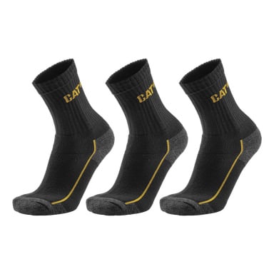 Tre par Caterpillar Work Socks visas sida vid sida. Dessa svarta och grå crew-strumpor har gula CAT-loggor, gula accentränder och förstärkta tår och klackar.