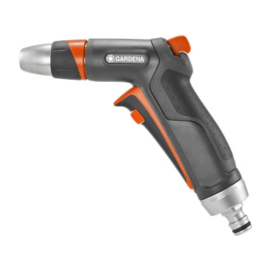 En svart och orange Gardena Water Jet Pistol Premium med ergonomiskt handtag, avtryckarmekanism och justerbart sprutmunstycke.