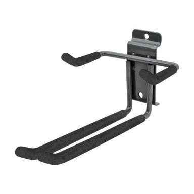 Denna väggmonterade hållare från Hard Head är designad för skidor och skidstavar och har två vadderade metallarmar som sträcker sig utåt och uppåt för att hålla din utrustning säker. Den hållbara basen har två hål för smidig montering på väggen.