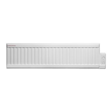 En vit, rektangulär Gnosjo Klimat oljefylld elektrisk radiator har vertikala spår, en temperaturkontrollratt och två strömbrytare placerade på höger sida.