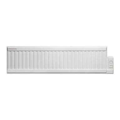 En vit Gnosjo Klimat oljefylld elektrisk radiator med horisontell design accentuerad av vertikala spår, en kompakt kontrollpanel med en ratt och två strömbrytare till höger, samt en röd varningsetikett i övre vänstra hörnet.