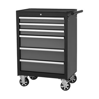 Der Hard Head Tool Trolley verfügt über sechs Schubladen, ein schwarz-graues Farbschema, silberne Schubladenhenkel, ein Schloss oben, vier Räder für leichte Beweglichkeit und einen Seitengriff für bequemen Transport.