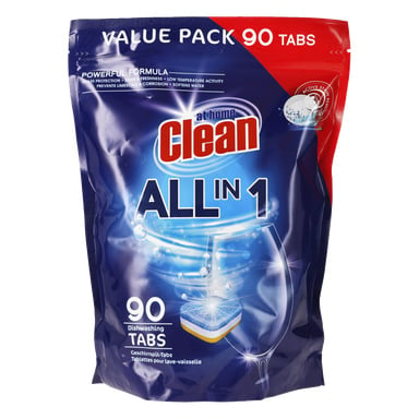 En blå påse At Home Clean Dishwasher Detergent rymmer 90 flikar. Förpackningen visar gnistrande visuella effekter, bilder av glasvaror och tvättmedel tabletter, nämner rengöringsfördelar och har en rödvit etikett med texten Value Pack 90 Tabs.