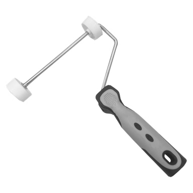 Hard Head Roller -rungossa on musta ja harmaa kahva, metallirunko ja kummallakin puolella on kaksi pientä valkoista vaahtorullaa keskellä yhden ison rullan sijaan.