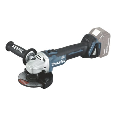 En sladdlös Makita DGA506Z vinkelslip med ett batteripaket monterat bak, utrustad med ett sidohandtag och en skyddsarm runt skärskivan, som visade Makitas varumärke och modellinformation på dess chass.