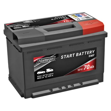 Ett Hamron 12V 70Ah bilbatteri med svart kaross, rött och grått tak, inbyggt bärhandtag och etiketter med bilgrafik, tekniska detaljer och säkerhetsikoner.