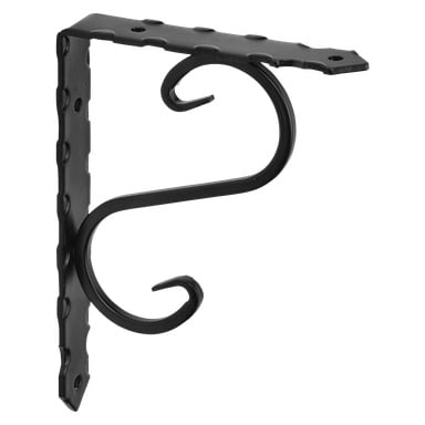 Hard Head Wrought Iron Bracket er en dekorativ svart metallveggbrakett med flate plater på toppen og siden, begge med skruehull for montering. Den sentrale støtten er utsmykket med to krøllede dekorative ruller, og overflaten har et hamret, teksturert utseende.