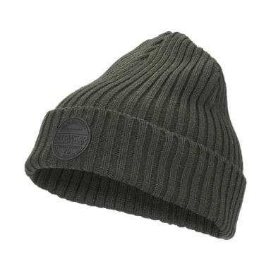 En stickad mörkgrön stickad mössa från Bluewear med en rund Bluewear-patch på framsidan. Hatten har en något avslappnad, slapp passform.