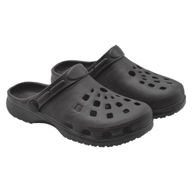 Ett par svarta Kayoba Outdoor Tofflor med ventilationshål på toppen och en justerbar hälrem.