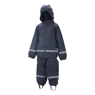 Dziecięcy kombinezon przeciwdeszczowy Kayoba Outdoor Outdoor jest granatowy, z kapturem, przednim zamkiem błyskawicznym, elastycznymi mankietami i odblaskowymi paskami zarówno na kurtce, jak i spodniach. Spodnie mają strzemiona na dole, które dobrze je trzymają.