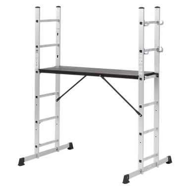 Srebrna metalowa drabina Hard Head Combination o konstrukcji 2x6 stopni, platforma robocza, cztery stabilizujące stopy, boki w stylu drabinowym, haki w prawym górnym rogu oraz ukośne pręty podparty pod platformą.