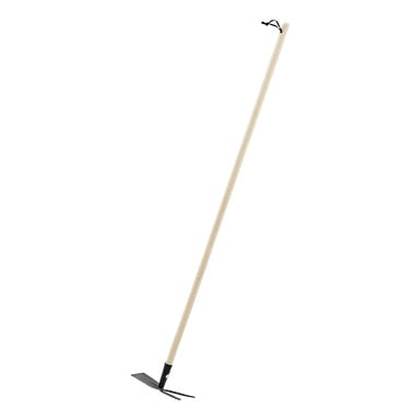 Hard Head Cultivator -kuokassa on pitkä, kevyt puinen kahva, metalliterä ja pieni musta riippuvahna lähellä yläosaa. Tuote on merkitty nimellä Hard Head Cultivator.