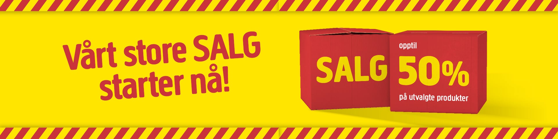Et gult banner med diagonale røde striper har røde bokser med påskriften «SALG» og «opptil 50 % på utvalgte produkter». Med fet rød skrift til venstre står det: «Vårt store SALG starter nå!» Den generelle utformingen fremhever et stort salgsevent.