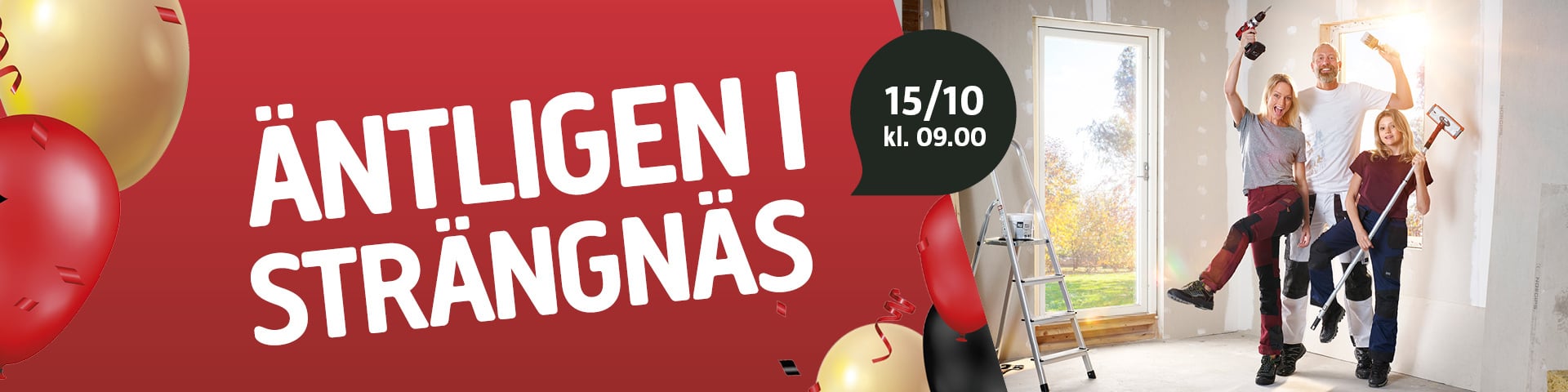 Tre personer i vardagskläder står i ett delvis dekorerat rum och hoppar med färgrullar i händerna för att fira. Man ser röda och guldfärgade ballonger, och bilden innehåller texten: ”Evenemang i Strängnäs den 15 oktober kl. 09.00.”.