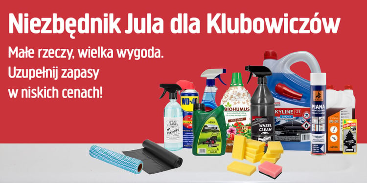 Asortyment produktów do pielęgnacji samochodu, takich jak spraye, gąbki, ściereczki i butelki, znajduje się na czerwonym tle z tekstem o podstawowych produktach klubowych.