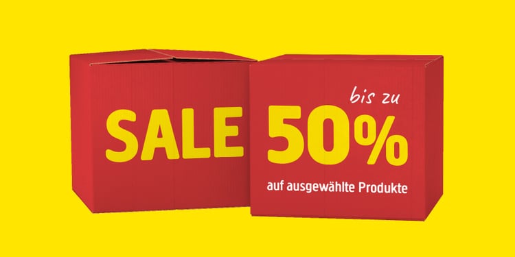 Zwei rote Kästen mit gelbem Text auf leuchtend gelbem Hintergrund, die einen Ausverkauf von bis zu 50 % auf ausgewählte Produkte ankündigen.