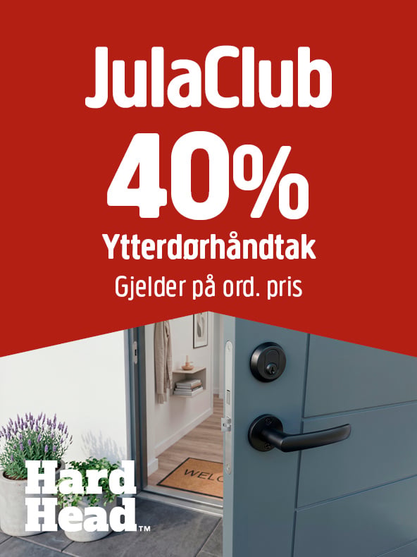 En blå dør med et svart håndtak står åpen inn til inngangen til et hus. Over døren, på rød bakgrunn, står det: JulaClub 40 % på ytterdørhåndtak – gjelder på ordinær pris. Hard Head-logoen er nederst til venstre.