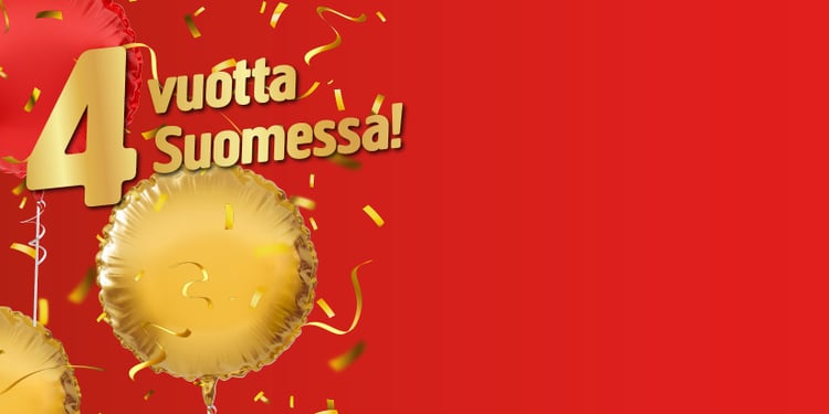 Tekstin vuotta Suomessa! yläpuolella on suuri kultainen numero 4, jota ympäröi kultaisia konfetteja punaisella taustalla.